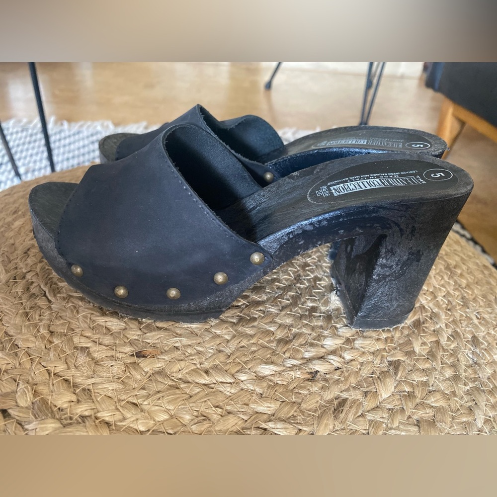 Barbie Italian heeled clogs.  Open toe, grommets, leather, black sole and heel. - Picture 2 of 7